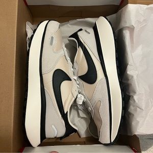 Nike women’s phoenix waffle sneakers size 8.5 brand new in box never worn